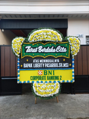 Papan Bunga Duka di Kayumalue Ngapa