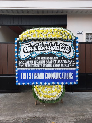 Papan Bunga Duka di Kayumalue Ngapa